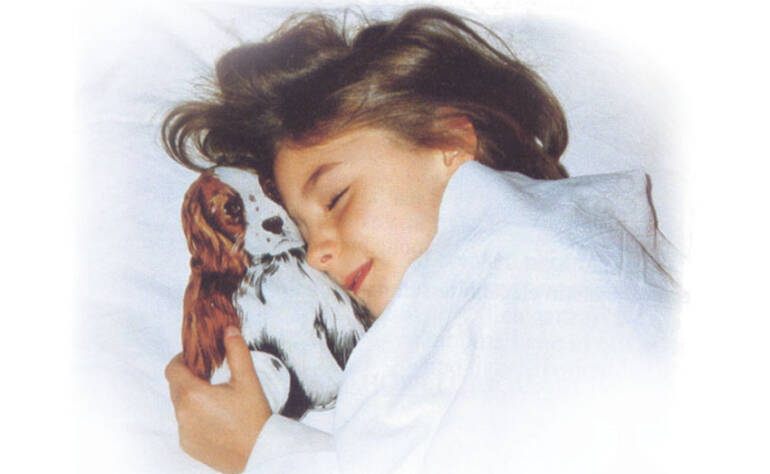 La buonanotte che rende i bimbi felici, abbracciati al loro cucciolo