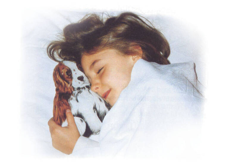 La buonanotte che rende i bimbi felici, abbracciati al loro cucciolo